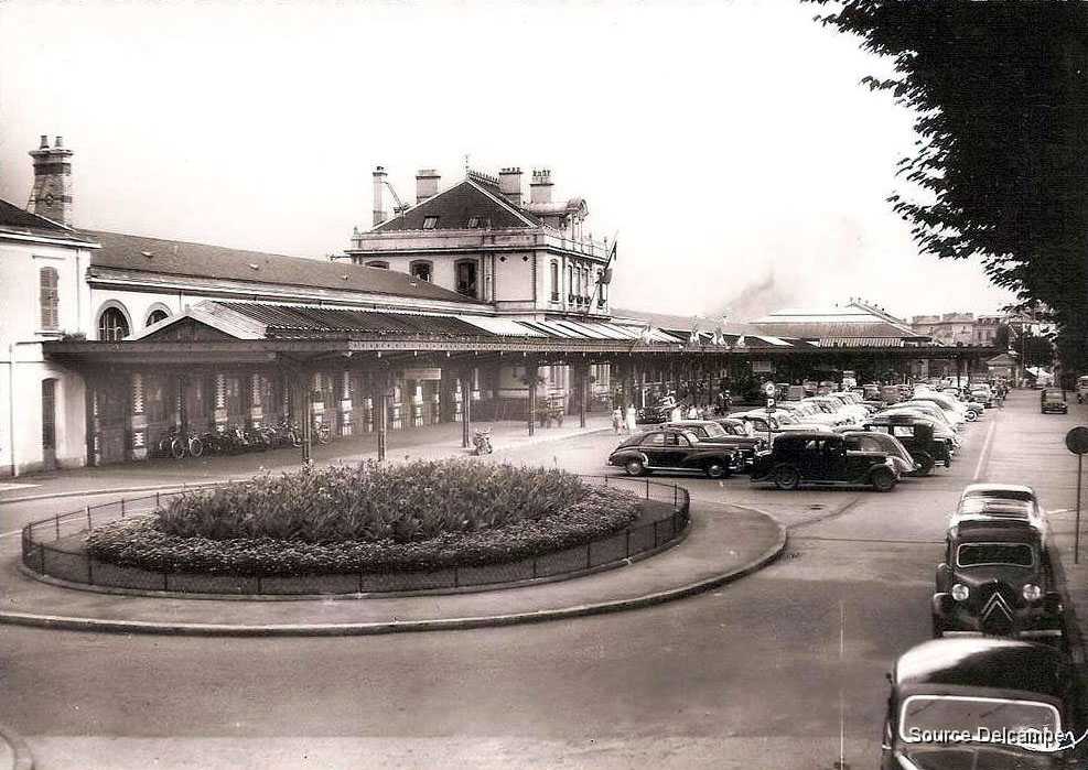 03 Vichy Place de la Gare.jpg